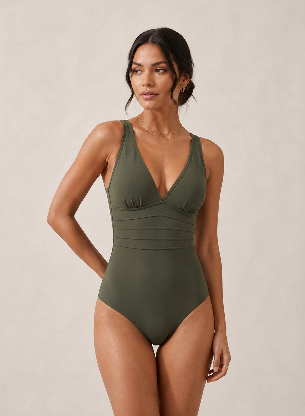 Maillot de bain sculptant à col en V et dos plongeant