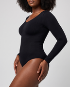 Body Gainant Rehaussant Hanches Almond - Noir - Gros plan hanche