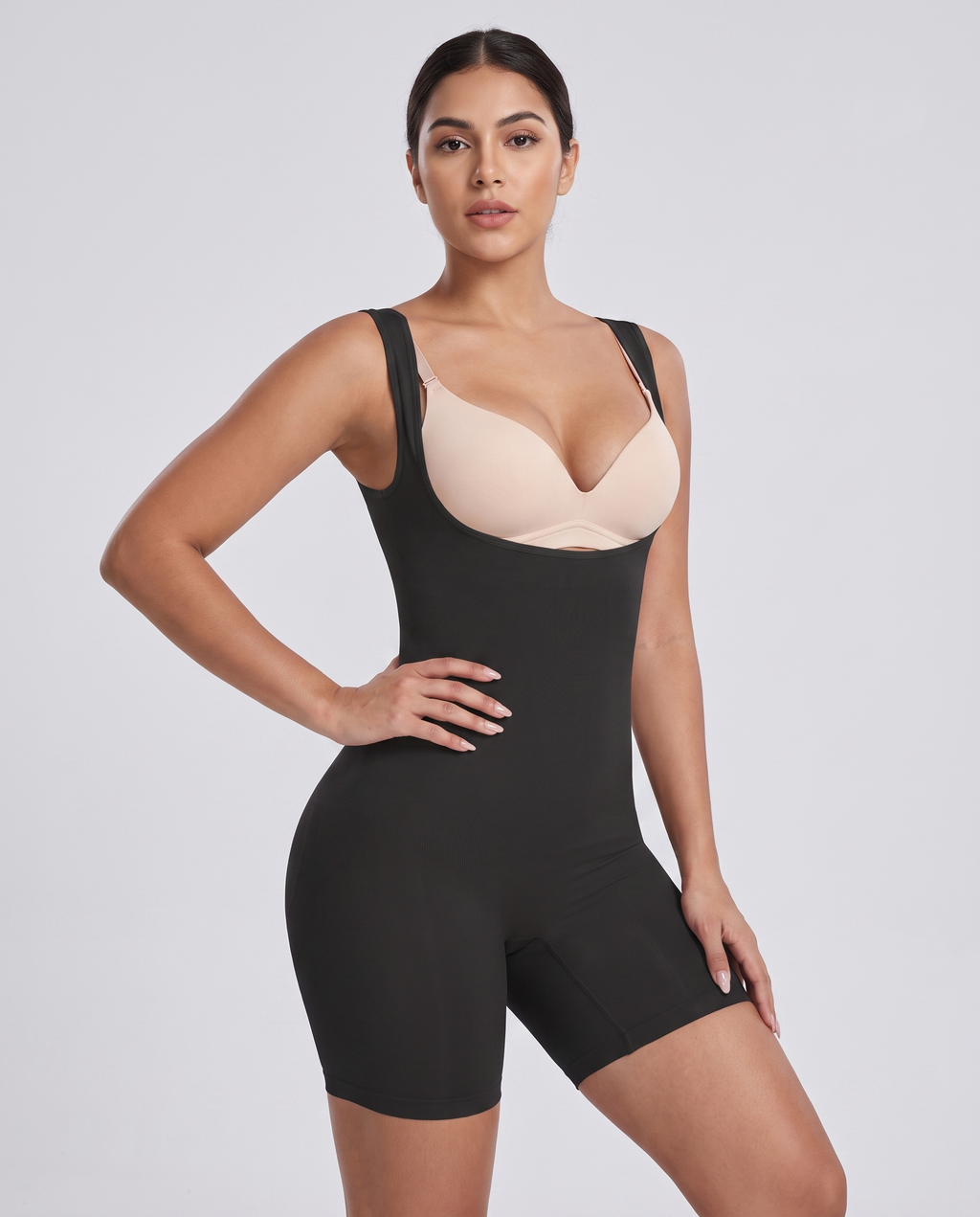 Body String Gaine Almond - Noir - Pose dynamique